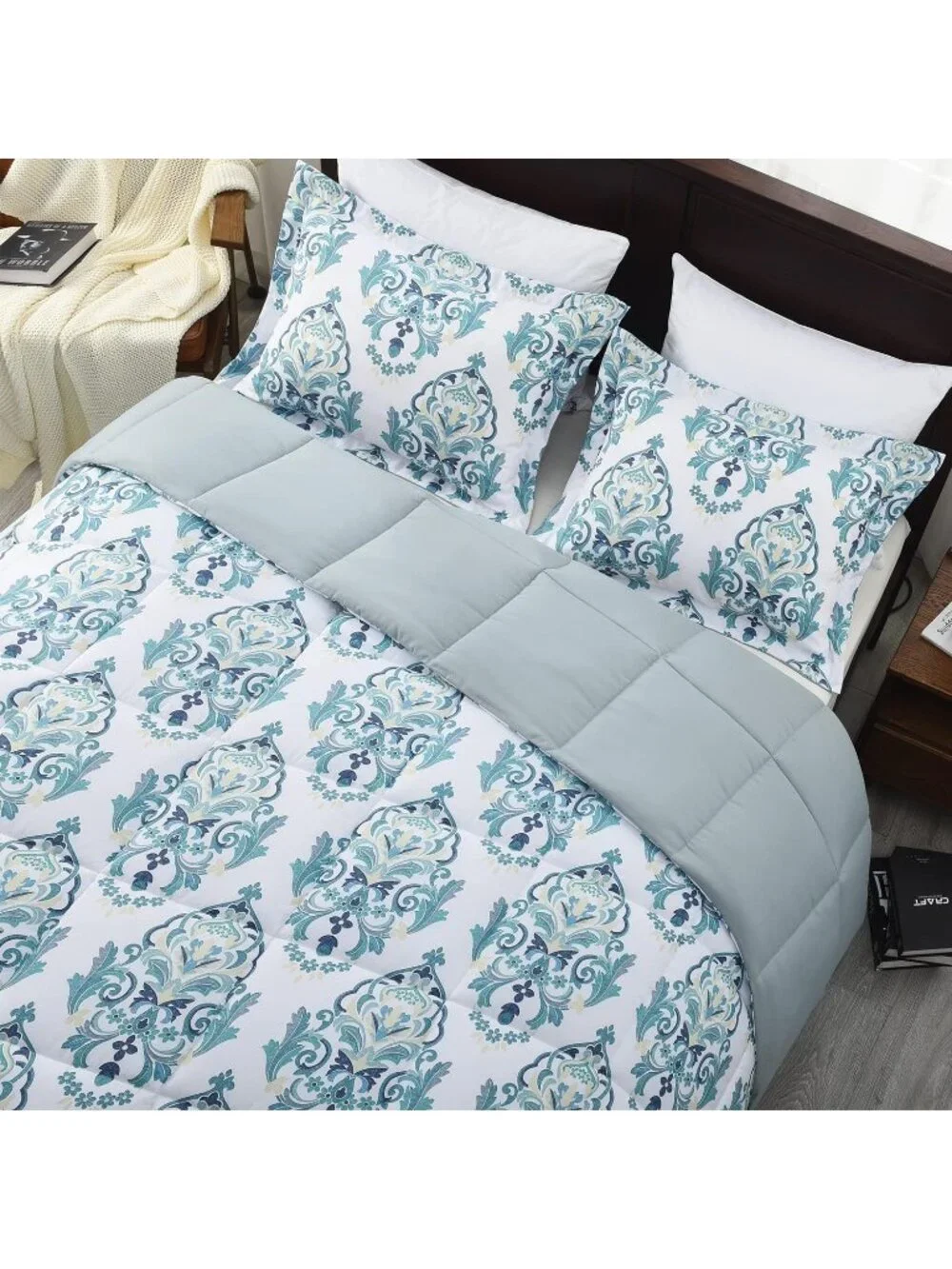 Queen Size Reversible Comforter Set With 2 Pillow Shams In Teal & White
